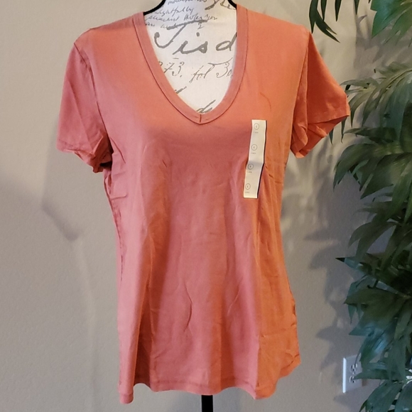 Universal threads tops - Picture 1 of 5